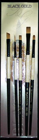 This set contains: Shader 102-4,8,10 Rounds 202-2 Angular 108-3/8 Liner 502-10/0