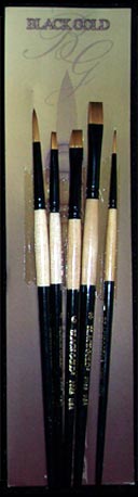 This set contains: Shader 103-4,10 Filbert 107-4 Angluar 109-3/8 Round 203-3 Liner 507-10/0